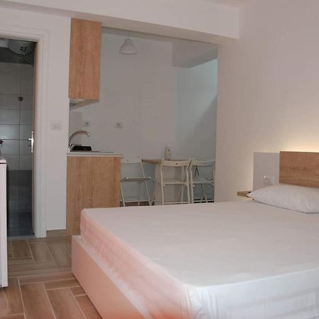 The Hill Apartment Sarandë Eksteriør billede