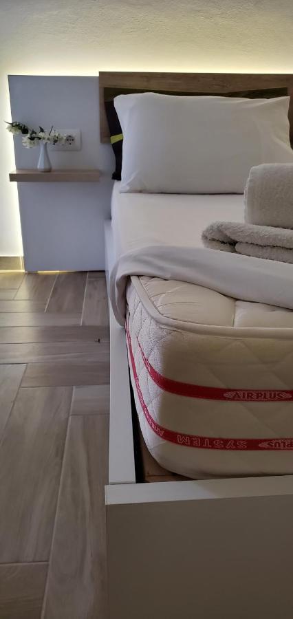 The Hill Apartment Sarandë Eksteriør billede