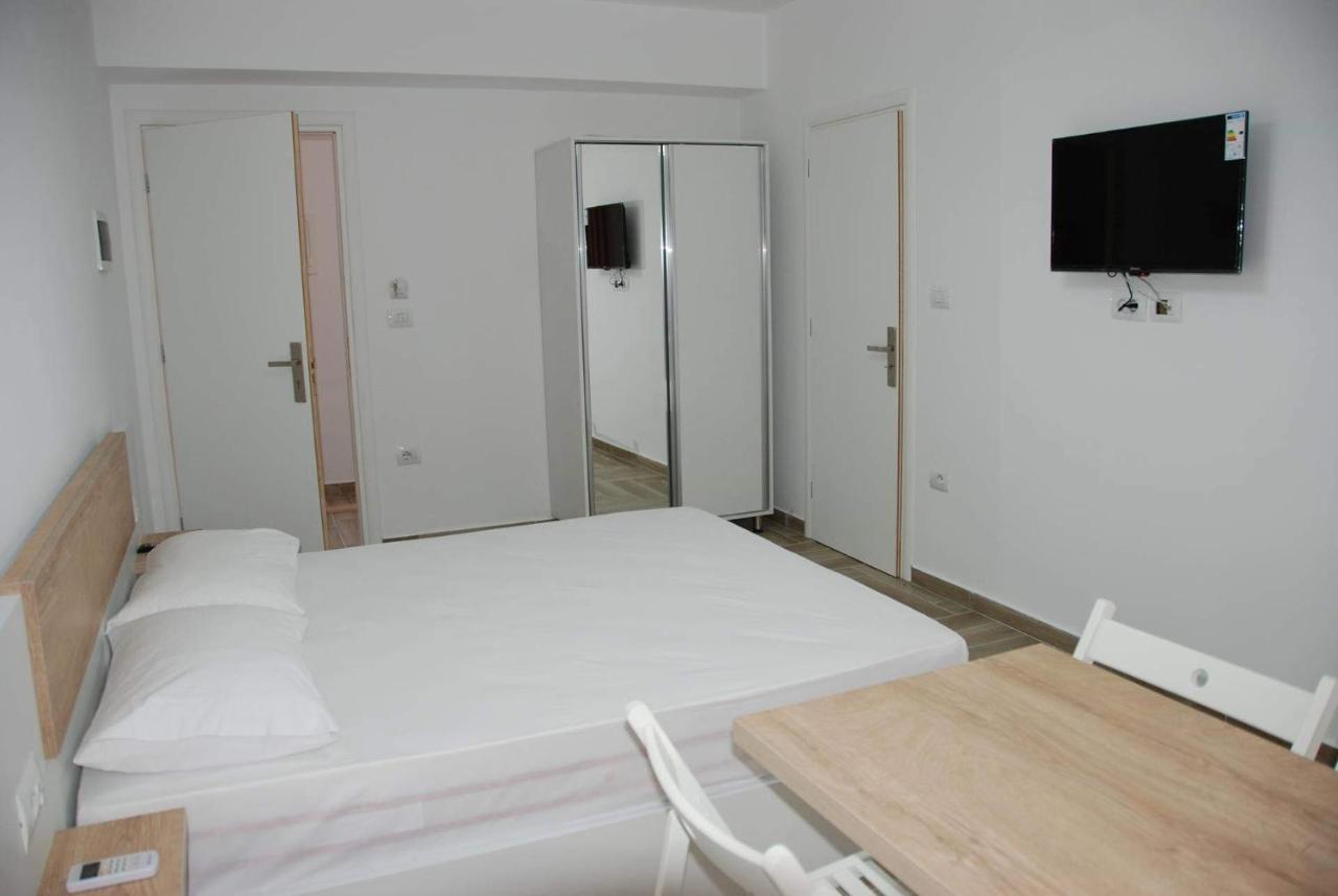 The Hill Apartment Sarandë Eksteriør billede