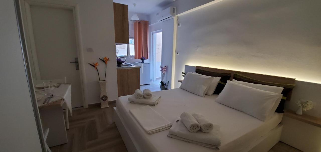 The Hill Apartment Sarandë Eksteriør billede